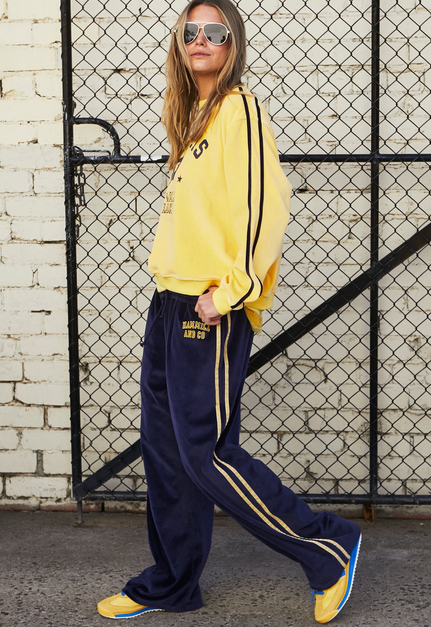 URBAN VELOUR SWEAT - LEMON/NAVY