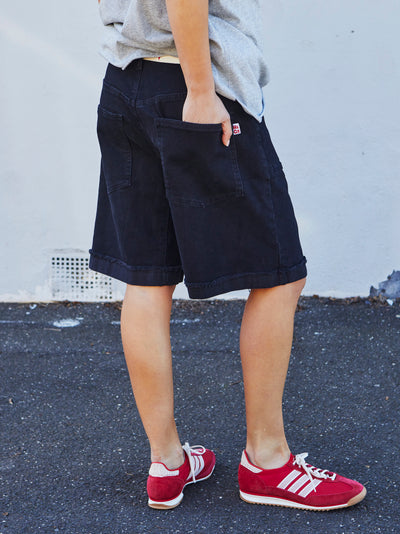 WEEKEND STRETCH SHORT - BLACK