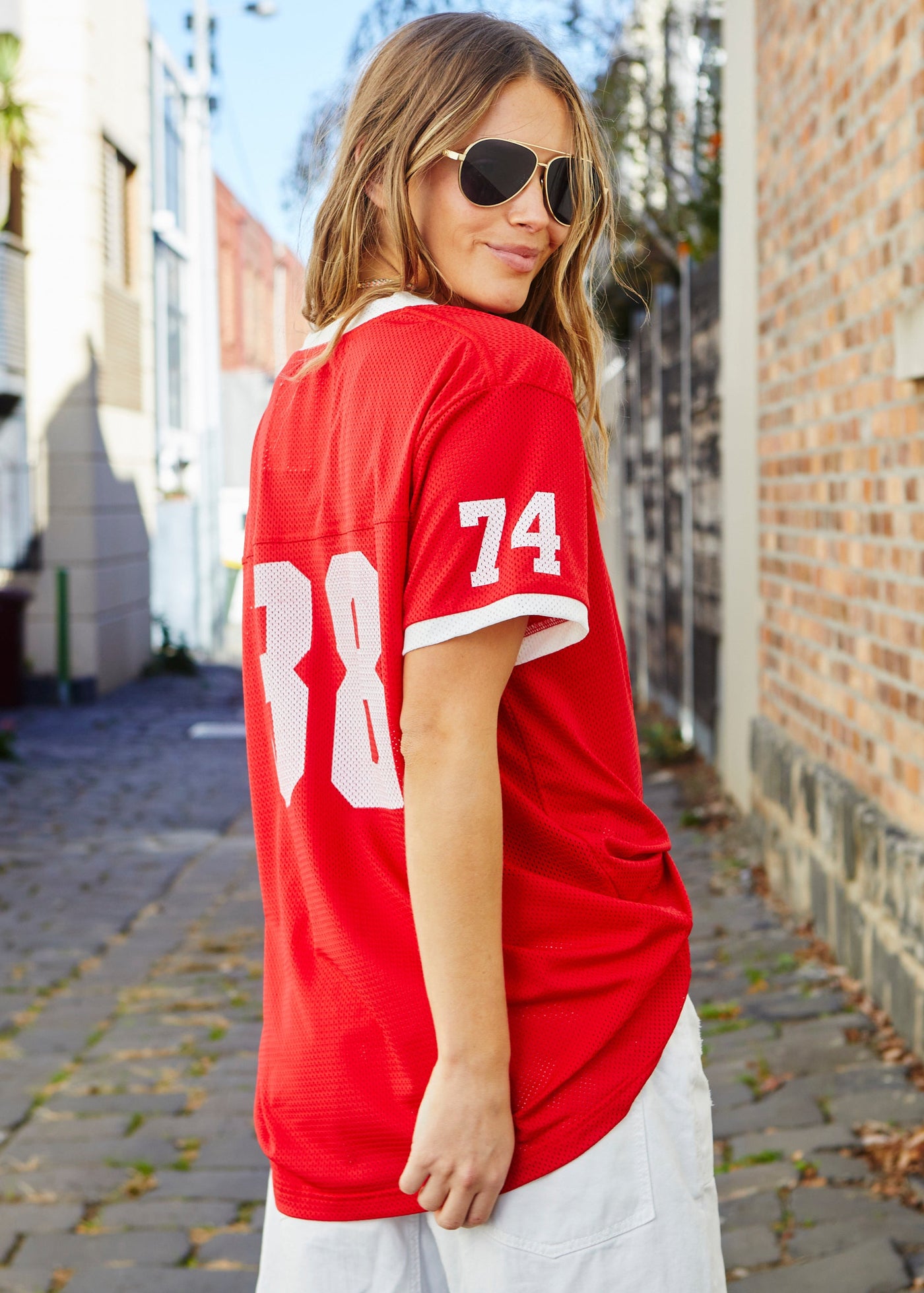 VARSITY DREAMER MESH TEE - RED