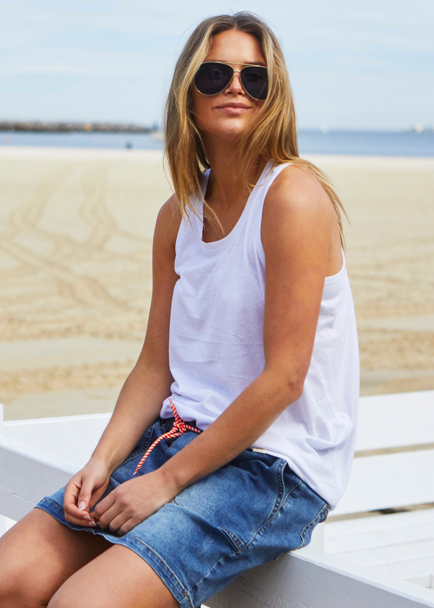 LAYERING TANK - WHITE