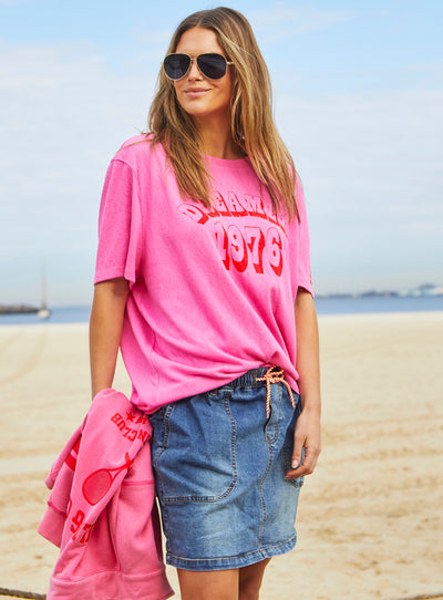 1976 DREAMER TEE - HOT PINK